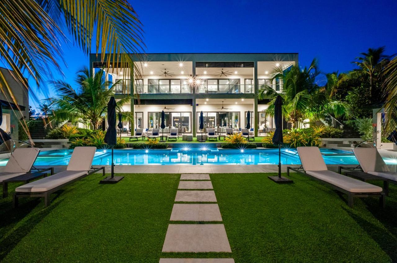 Black Urchin Boutique Resort Bodden Town Exteriér fotografie